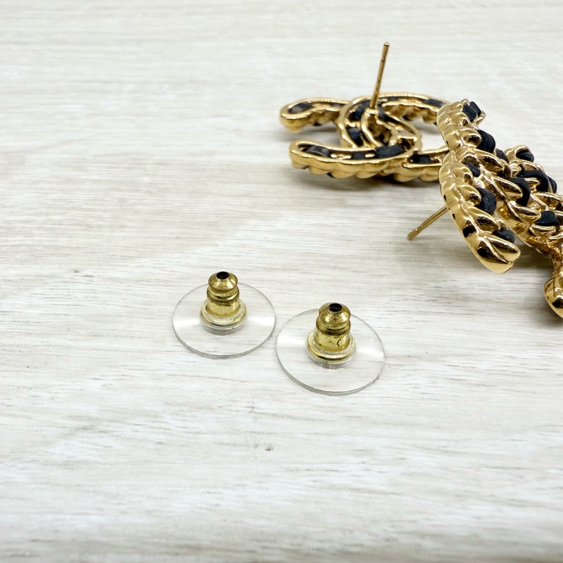 CHANEL黑金19皮穿鍊雙C造型耳環-7