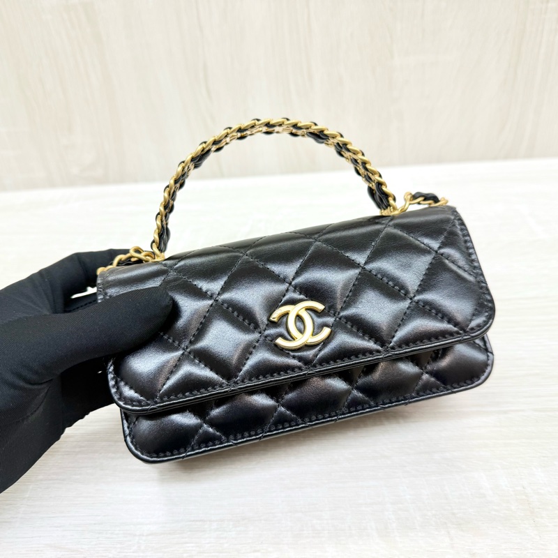 CHANEL 黑金菱格紋小牛皮鏈帶mini手機包AP3242B-4