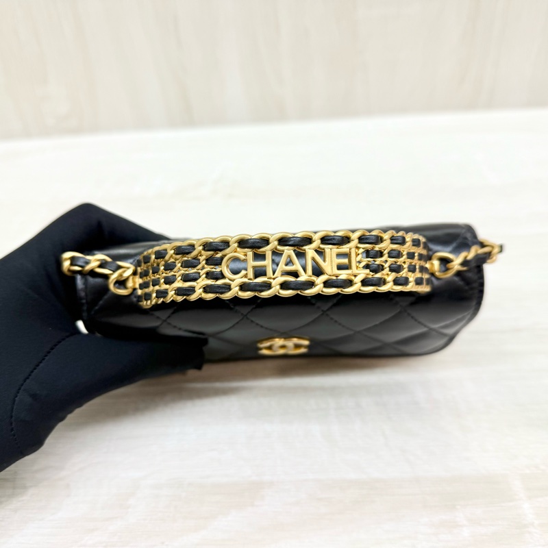CHANEL 黑金菱格紋小牛皮鏈帶mini手機包AP3242B-5