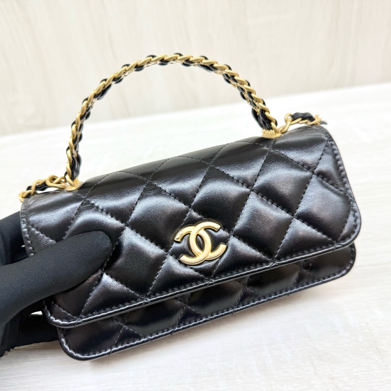 CHANEL 黑金菱格紋小牛皮鏈帶mini手機包AP3242B-6
