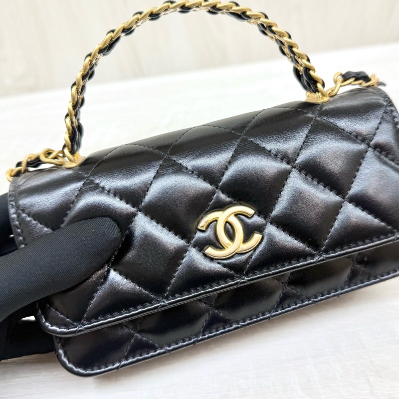 CHANEL 黑金菱格紋小牛皮鏈帶mini手機包AP3242B-13