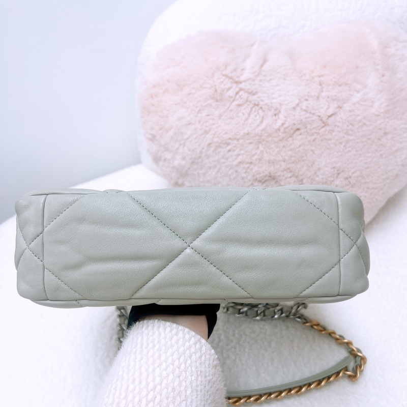 Chanel 19 淺灰色小號-1