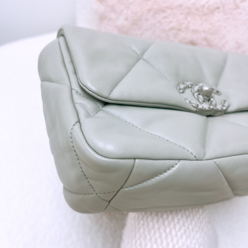 Chanel 19 淺灰色小號-3