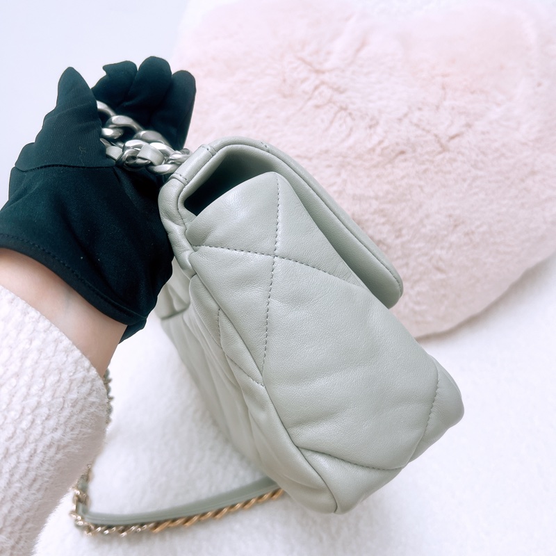 Chanel 19 淺灰色小號-4