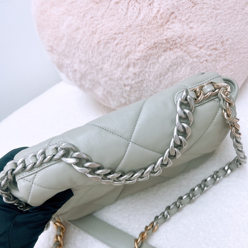 Chanel 19 淺灰色小號-9