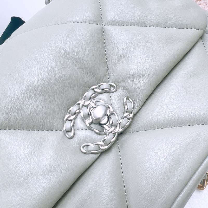 Chanel 19 淺灰色小號-10