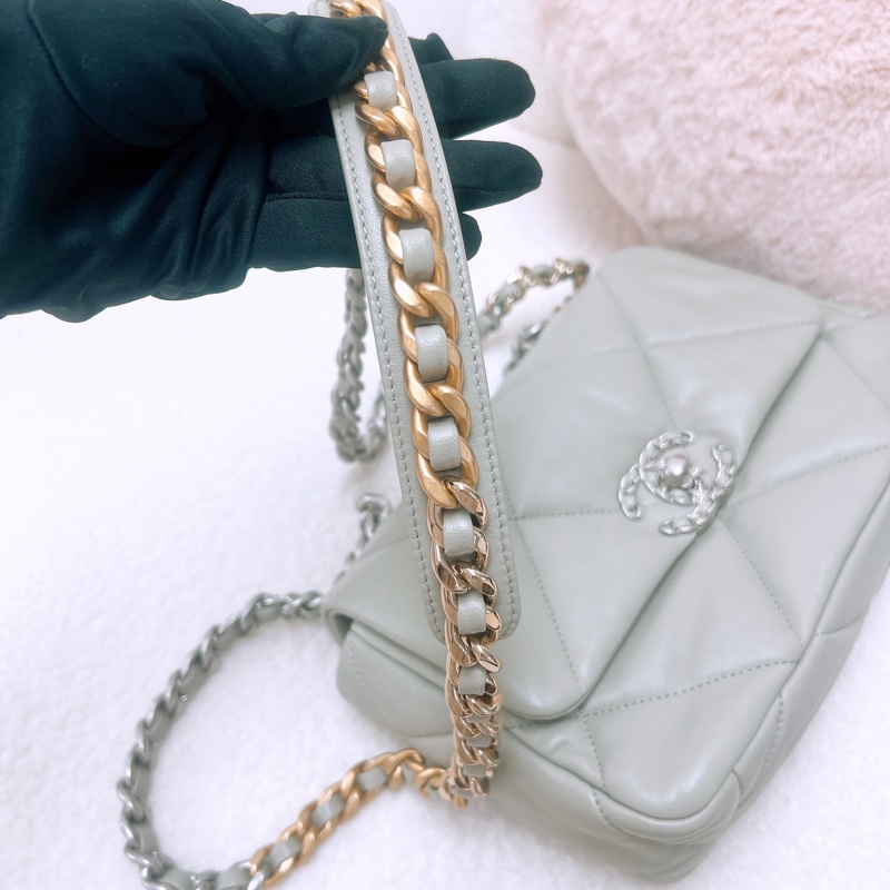 Chanel 19 淺灰色小號-11