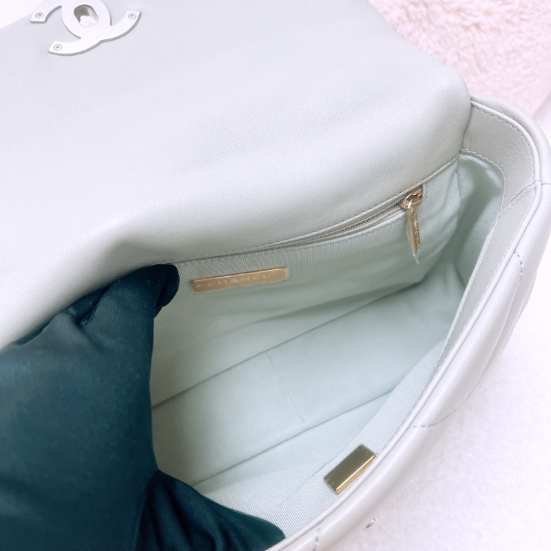 Chanel 19 淺灰色小號-13