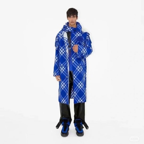 BURBERRY新款 秀款 長版 藍色 格紋 外套 大衣男女同款 專櫃購入15萬 #讓藏59800 現省10多萬 全新S號可以穿到L  我178 73kg可參考 附上衣套