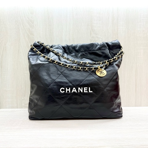 CHANEL黑金小牛皮中號白字樣22包/AS3261