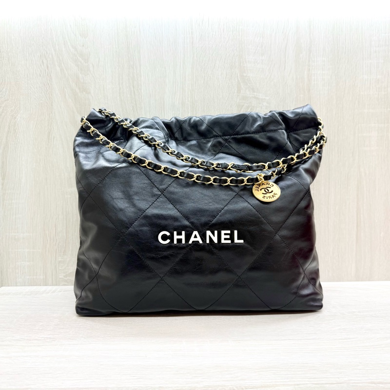 CHANEL黑金小牛皮中號白字樣22包/AS3261-0