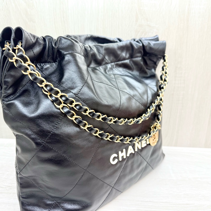 CHANEL黑金小牛皮中號白字樣22包/AS3261-4