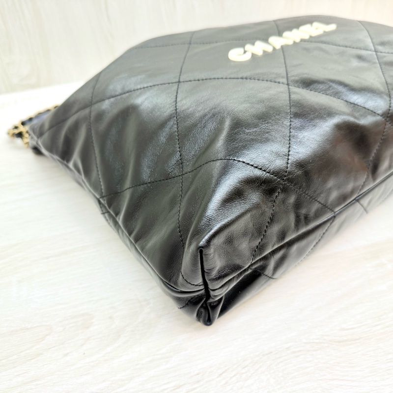 CHANEL黑金小牛皮中號白字樣22包/AS3261-6