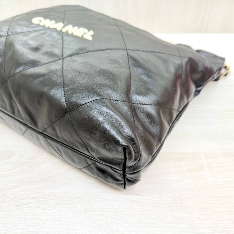 CHANEL黑金小牛皮中號白字樣22包/AS3261-7