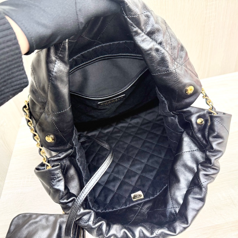 CHANEL黑金小牛皮中號白字樣22包/AS3261-11