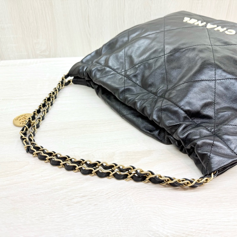 CHANEL黑金小牛皮中號白字樣22包/AS3261-14