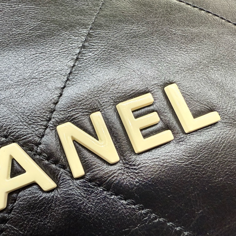 CHANEL黑金小牛皮中號白字樣22包/AS3261-17