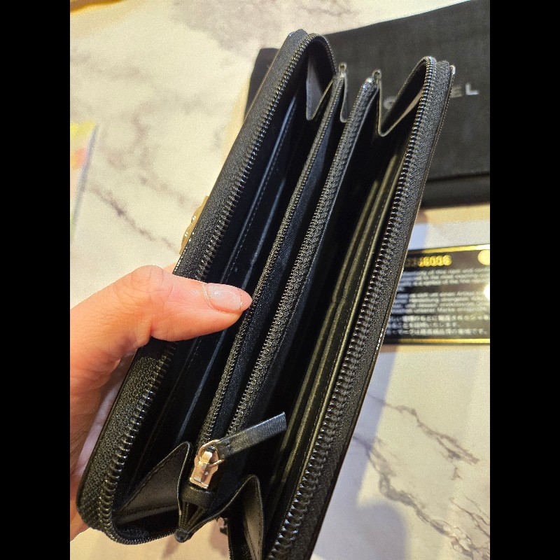 Chanel Boy香奈兒經典款銀扣漆皮拉鍊長夾-8