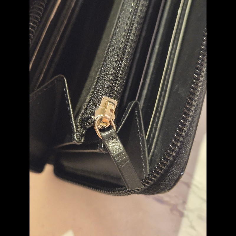 Chanel Boy香奈兒經典款銀扣漆皮拉鍊長夾-13