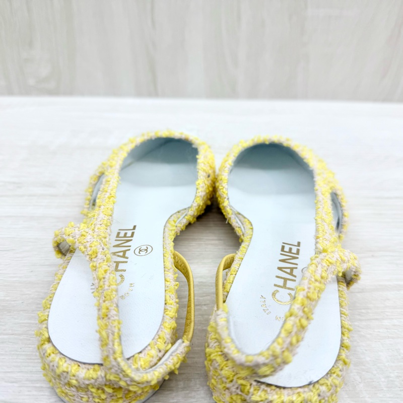 CHANEL黃色毛呢拚白皮革尖頭低跟涼鞋G31319-2
