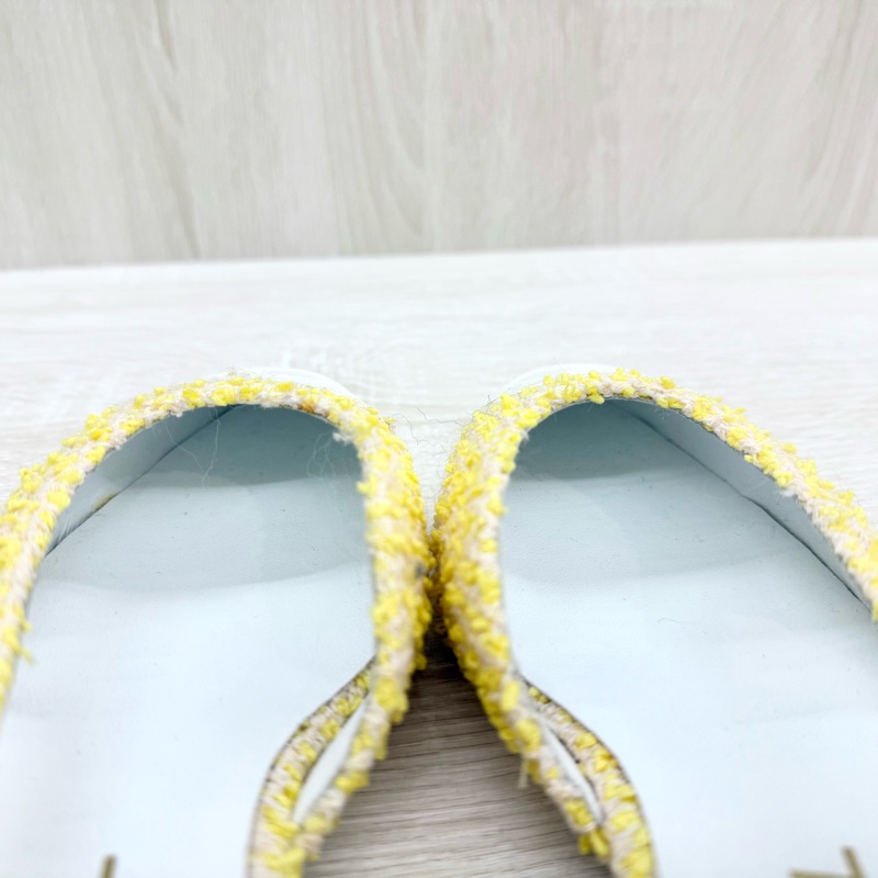CHANEL黃色毛呢拚白皮革尖頭低跟涼鞋G31319-3