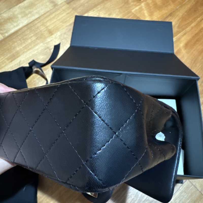 Chanel CF Mini 20cm 黑色小羊皮淡金扣-11