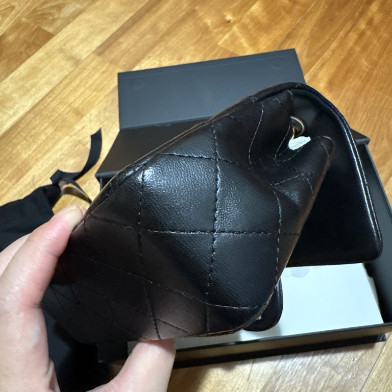 Chanel CF Mini 20cm 黑色小羊皮淡金扣-14