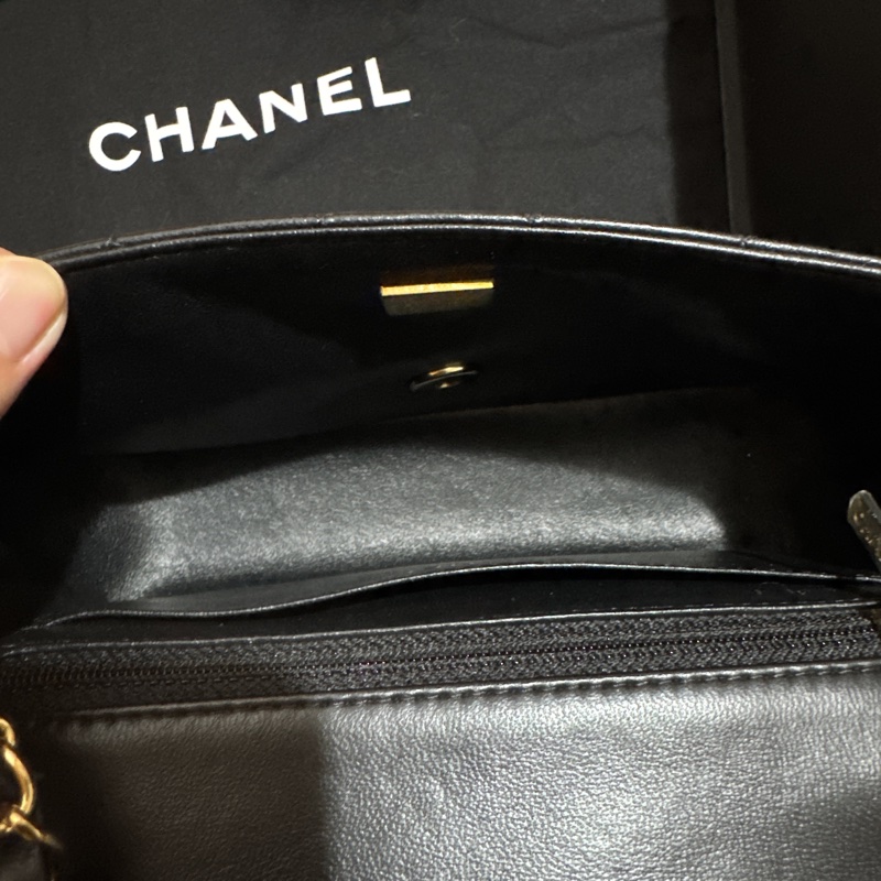 Chanel CF Mini 20cm 黑色小羊皮淡金扣-17