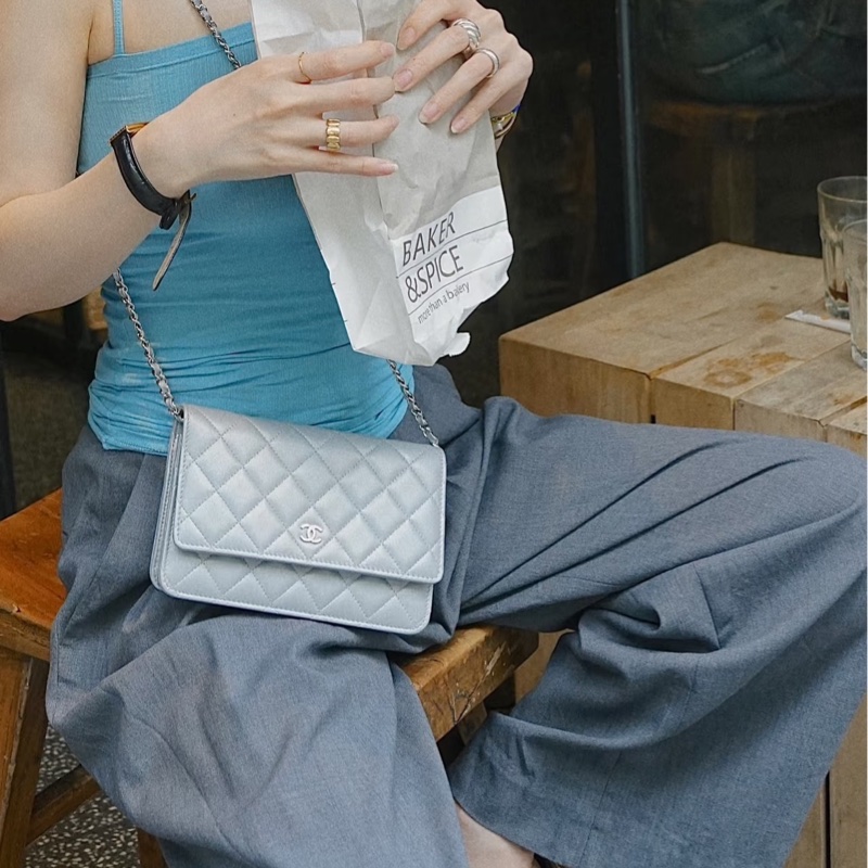 🌷有購證！全新芯片款！Chanel 香奈兒 WOC 淺灰色 銀扣羊皮-7