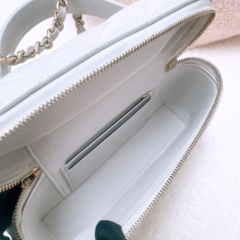 Chanel lp 淺灰色手柄長盒子/化妝包-10