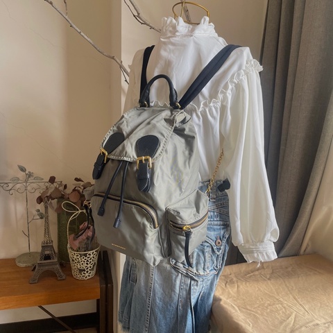 Burberry帆布尼龍後背包🎒 肩背包/後背包/旅行包/過夜包/水桶包/束口包 🎒側背/手提🎒正品🎒很新🆕🎒男女皆適