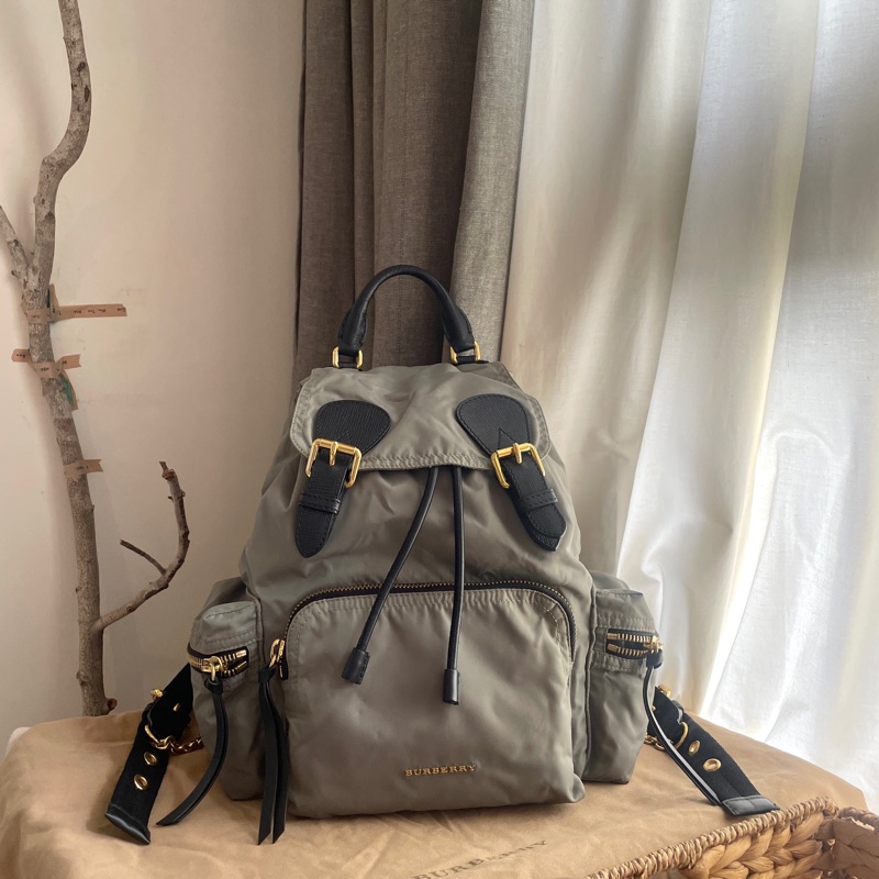 Burberry帆布尼龍後背包🎒 肩背包/後背包/旅行包/過夜包/水桶包/束口包 🎒側背/手提🎒正品🎒很新🆕🎒男女皆適-2