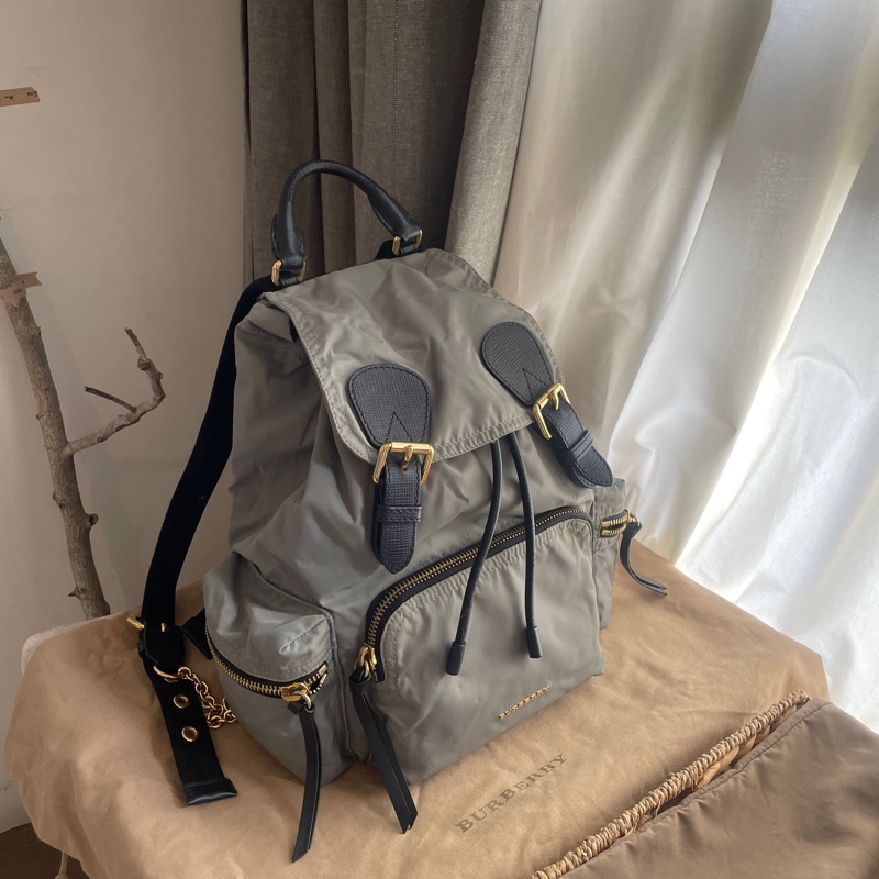Burberry帆布尼龍後背包🎒 肩背包/後背包/旅行包/過夜包/水桶包/束口包 🎒側背/手提🎒正品🎒很新🆕🎒男女皆適-3