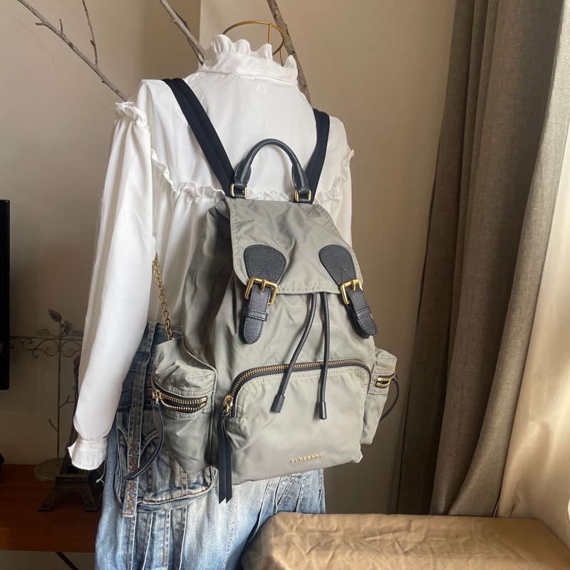 Burberry帆布尼龍後背包🎒 肩背包/後背包/旅行包/過夜包/水桶包/束口包 🎒側背/手提🎒正品🎒很新🆕🎒男女皆適-6