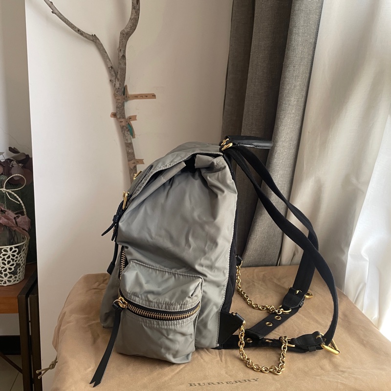 Burberry帆布尼龍後背包🎒 肩背包/後背包/旅行包/過夜包/水桶包/束口包 🎒側背/手提🎒正品🎒很新🆕🎒男女皆適-8