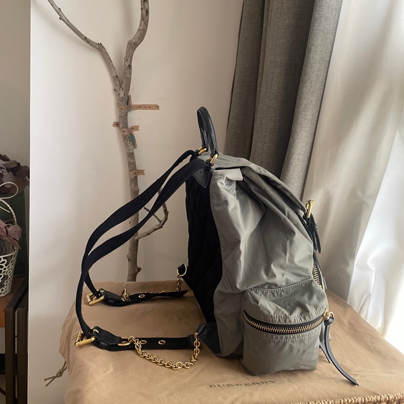 Burberry帆布尼龍後背包🎒 肩背包/後背包/旅行包/過夜包/水桶包/束口包 🎒側背/手提🎒正品🎒很新🆕🎒男女皆適-9