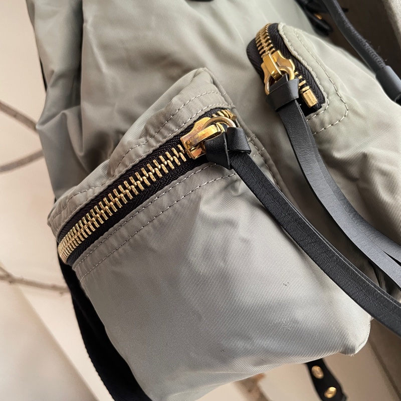 Burberry帆布尼龍後背包🎒 肩背包/後背包/旅行包/過夜包/水桶包/束口包 🎒側背/手提🎒正品🎒很新🆕🎒男女皆適-36