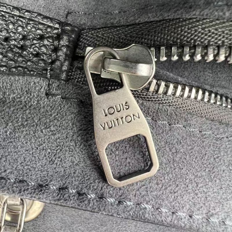 路易威登 Saint Germain PM 系列黑色鍊條包-16