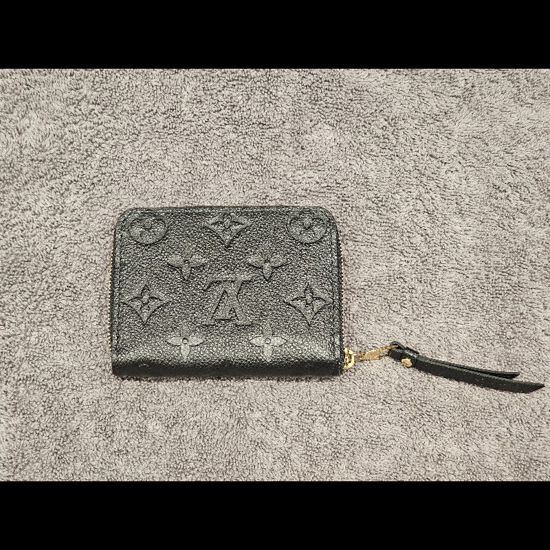 Louis Vuitton M60574 牛皮壓紋ㄇ字拉鍊信用卡零錢包.黑-1