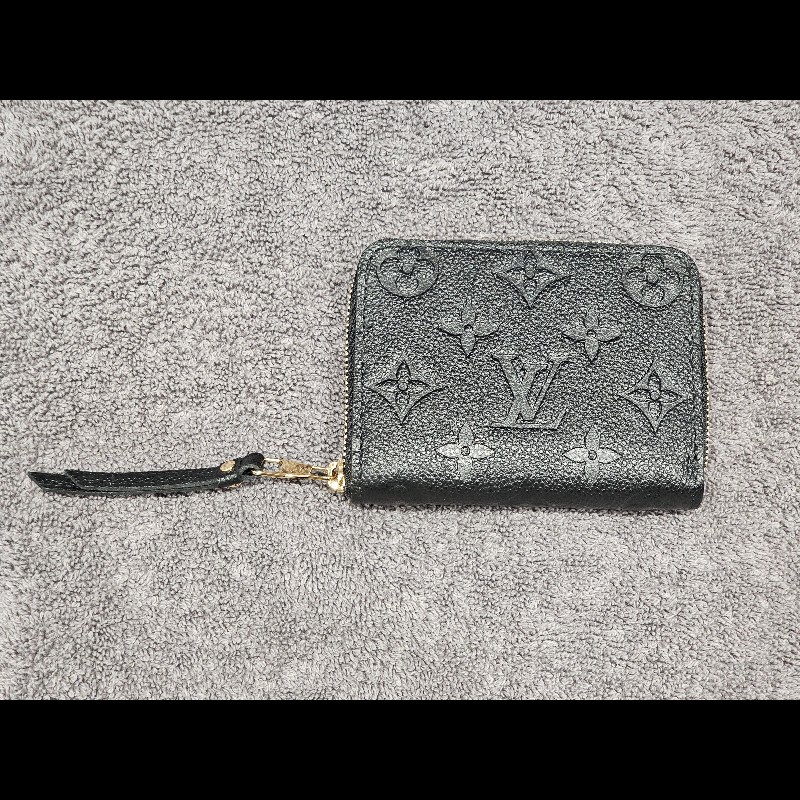 Louis Vuitton M60574 牛皮壓紋ㄇ字拉鍊信用卡零錢包.黑-7