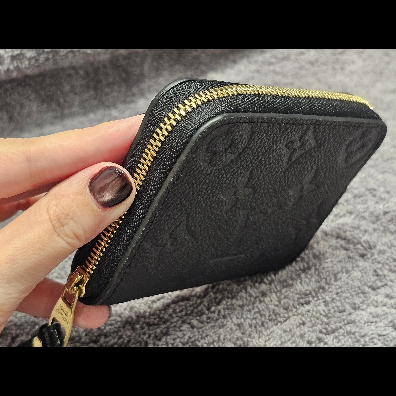 Louis Vuitton M60574 牛皮壓紋ㄇ字拉鍊信用卡零錢包.黑-15