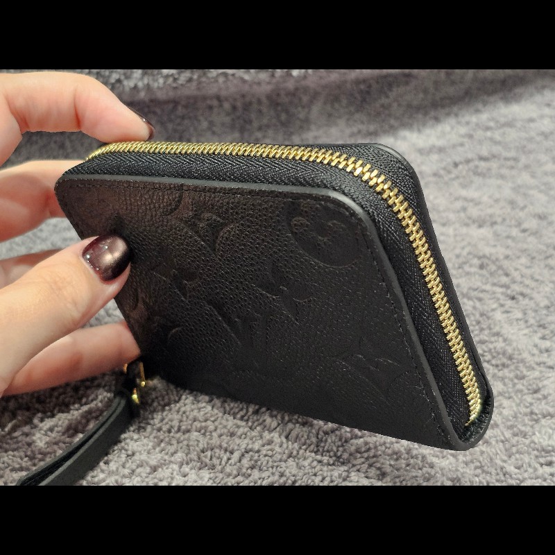 Louis Vuitton M60574 牛皮壓紋ㄇ字拉鍊信用卡零錢包.黑-16