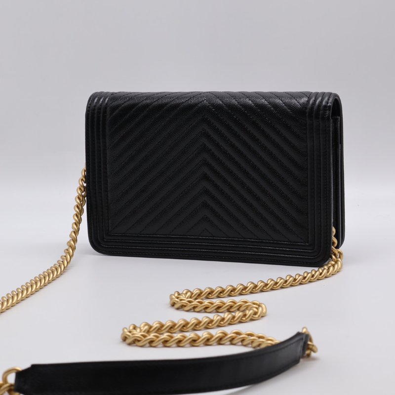 CHANEL Boy V紋牛皮WOC - 黑金-1