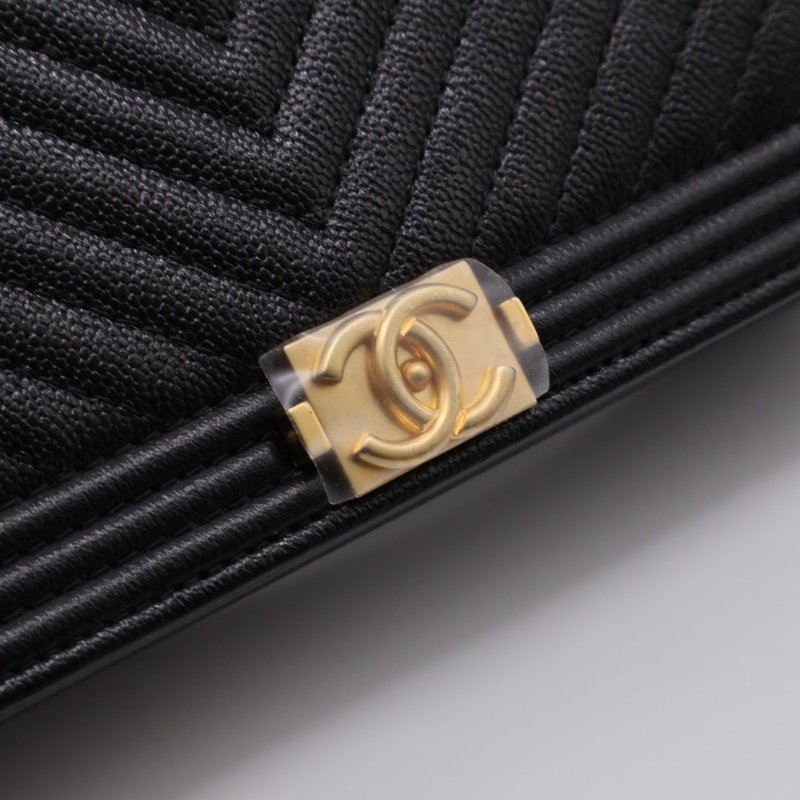 CHANEL Boy V紋牛皮WOC - 黑金-4