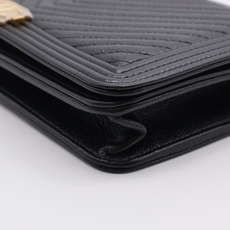 CHANEL Boy V紋牛皮WOC - 黑金-5