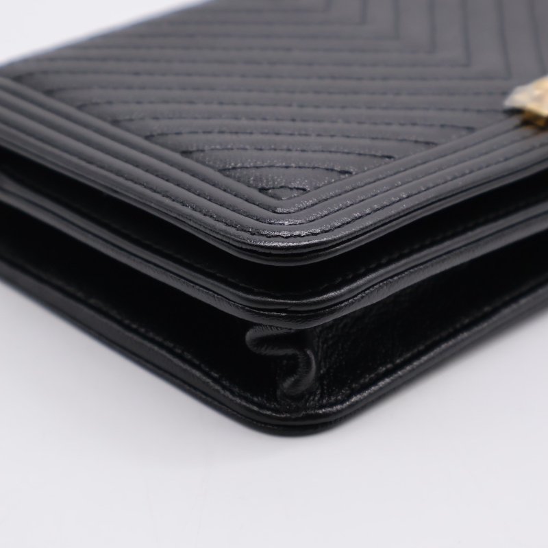 CHANEL Boy V紋牛皮WOC - 黑金-6