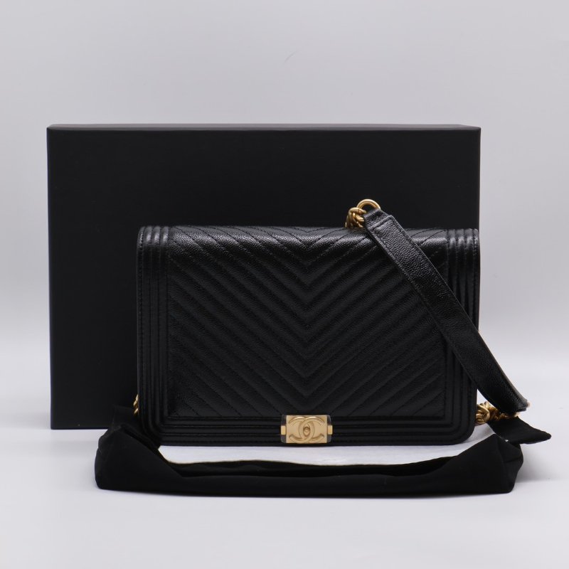 CHANEL Boy V紋牛皮WOC - 黑金-10