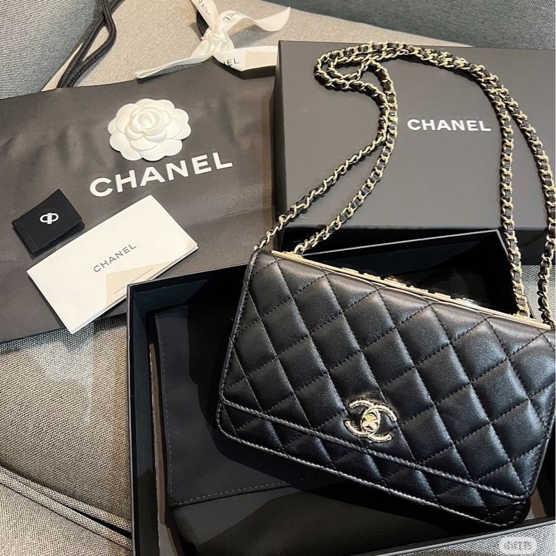 Chanel trendy cc限定浮雕口蓋包woc黑色淡金釦大全配-0