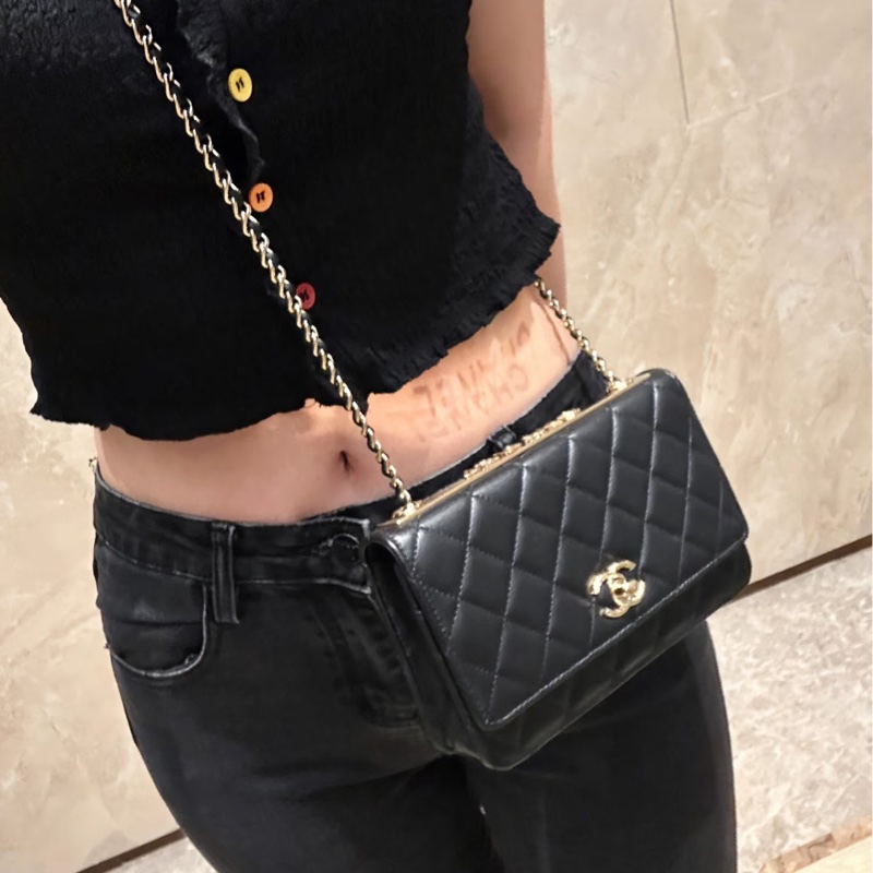 Chanel trendy cc限定浮雕口蓋包woc黑色淡金釦大全配-1