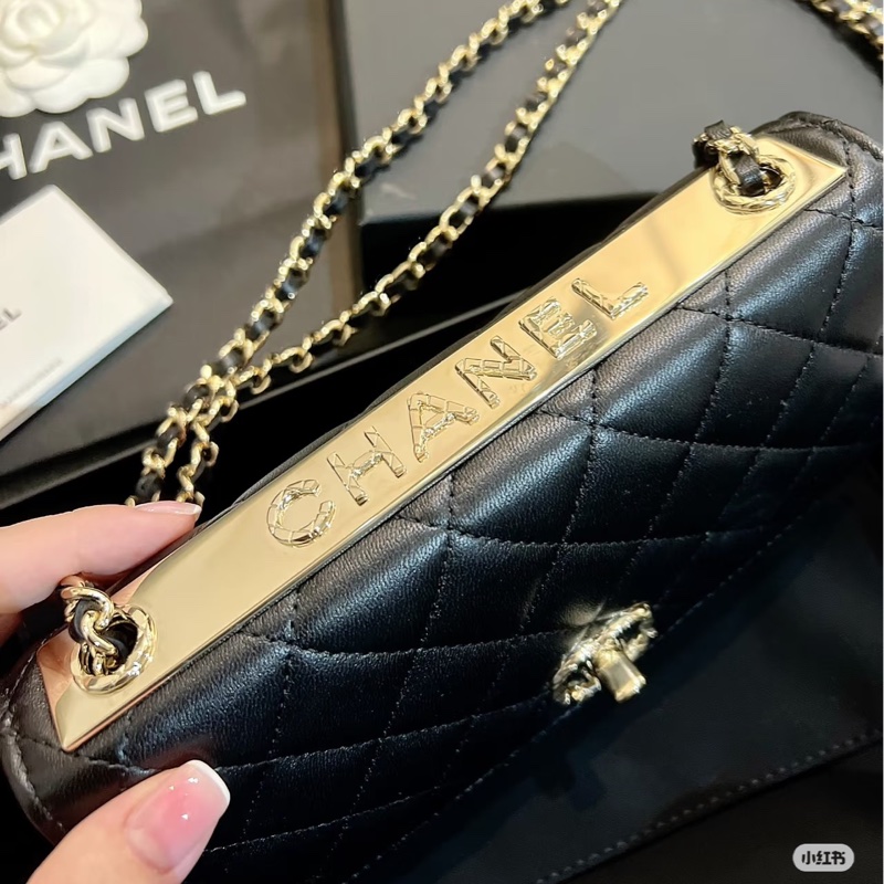 Chanel trendy cc限定浮雕口蓋包woc黑色淡金釦大全配-4